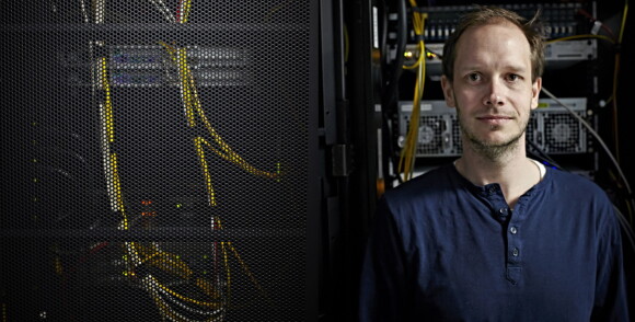 Peter var på rømmen i flere år - nå kjemper han mot Facebook-sjefen